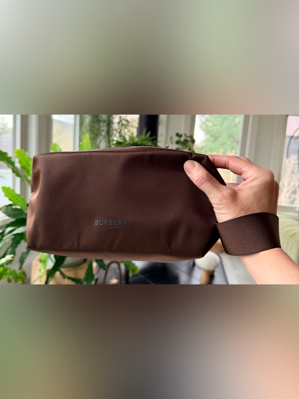 Burberry Hero High Sheen Chocolate Wristlet/cometic pouch NEW in SEALED Pouch